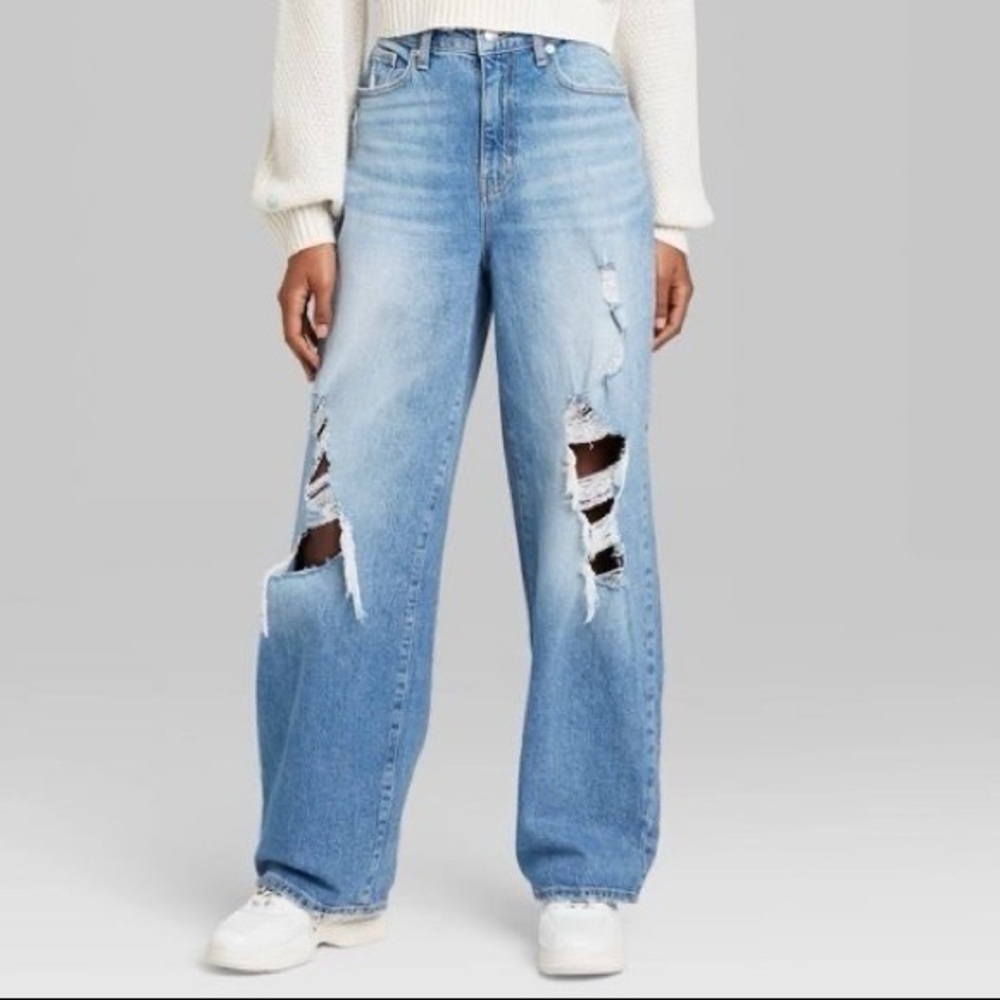 Distressed high-waisted baggy jeans